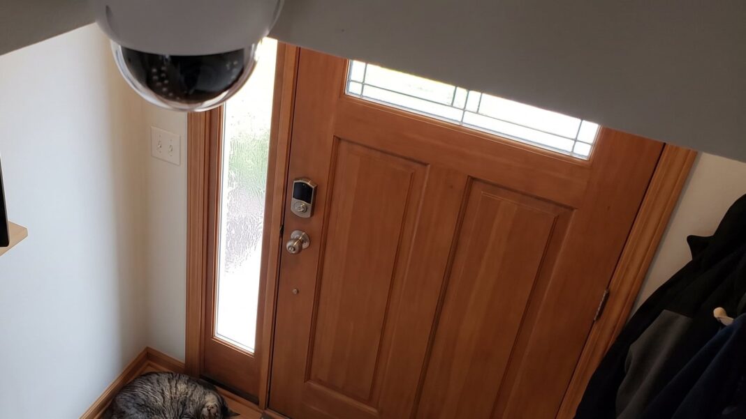 Cámara de seguridad instalada en una vivienda