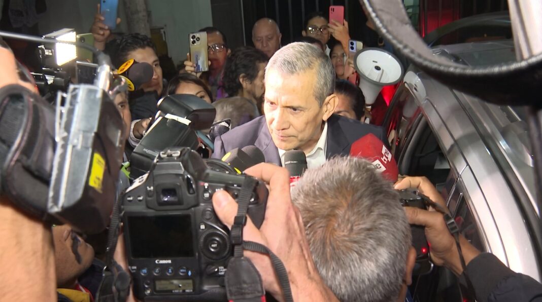 Ollanta Humala en los exteriores del penal de Barbadillo