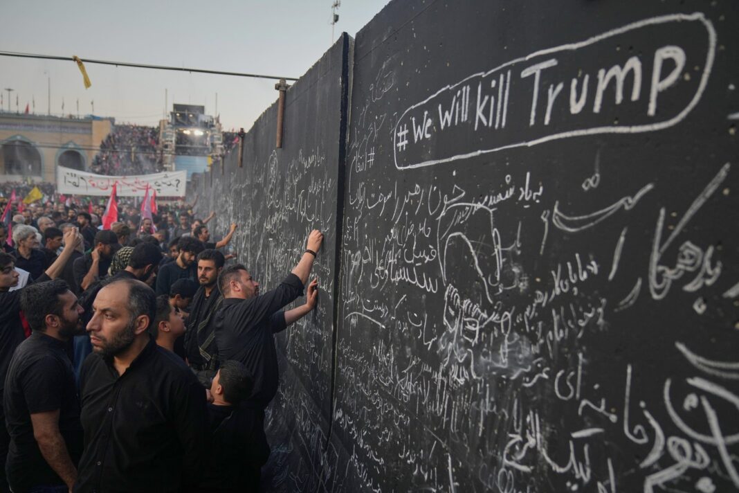 Funeral de Alí Khamenei en Teherán con multitud reunida en la Gran Mezquita de Mosalla
