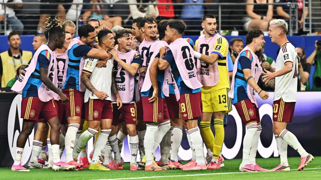 Jugadores de la selección española celebrando el pase a la final del Mundial 2026