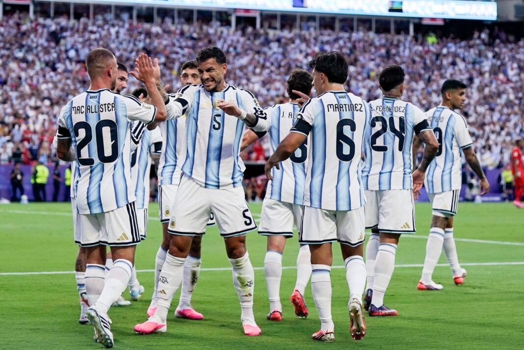 Jugadores de la selección argentina celebrando un gol en el Mundial 2026