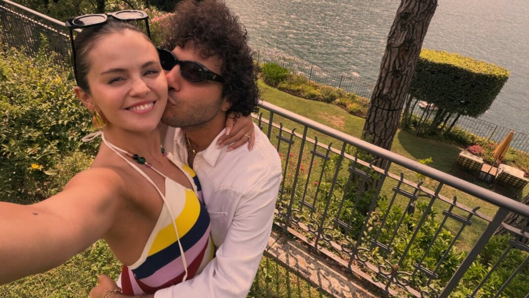 Selena Gomez y Benny Blanco durante su viaje a Italia