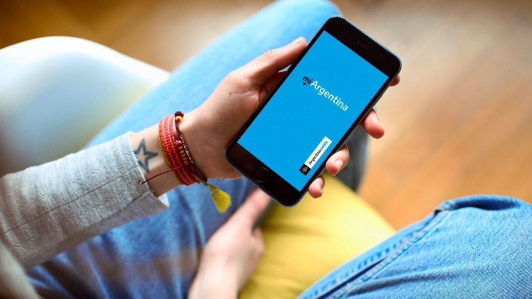 Aplicación Mi Argentina en un teléfono móvil mostrando la opción de liquidación de haberes