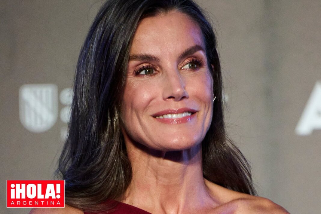 Reina Letizia con abanico