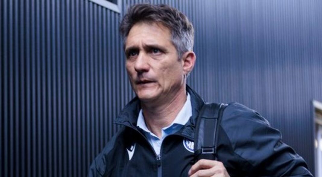 Guillermo Barros Schelotto, entrenador de Vélez, durante el partido contra Deportivo Riestra