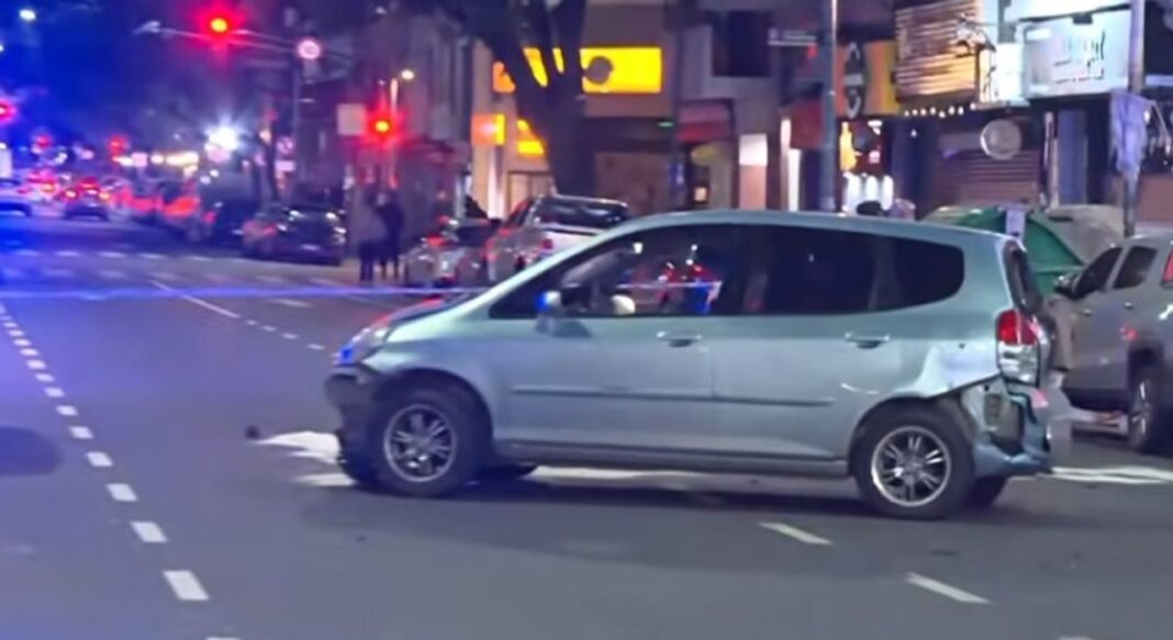 Vehículo que protagonizó el accidente en el cruce de las avenidas Corrientes y Juan B. Justo