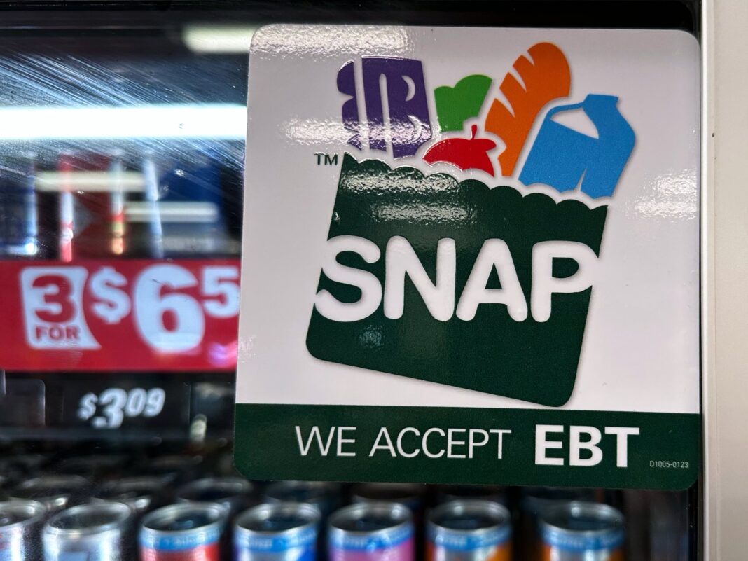 Escena de una investigación federal sobre fraude con cupones de alimentos