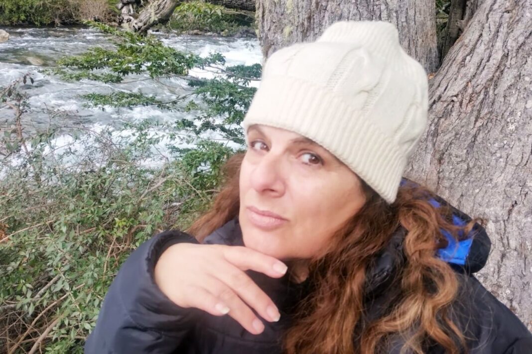 Silvia Márquez, jubilada y docente de flamenco, en su casa en Argentina