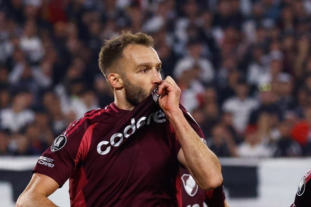 Germán Pezzella con la camiseta de River Plate