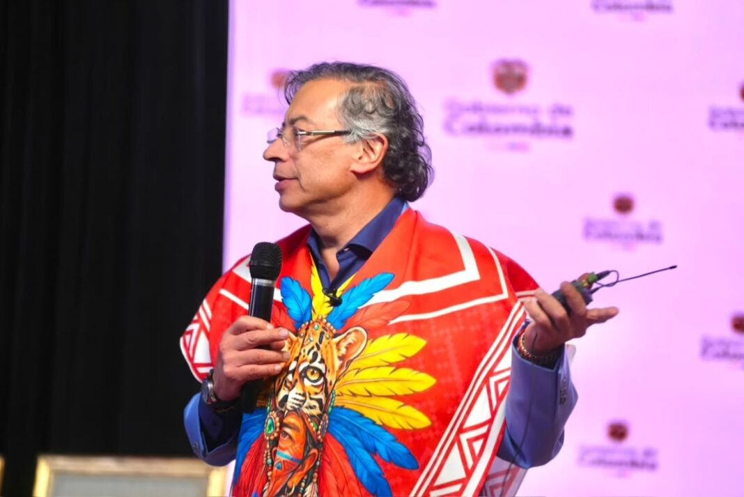 Gustavo Petro y su hija Antonella dialogan sobre la 'Petrotusa'