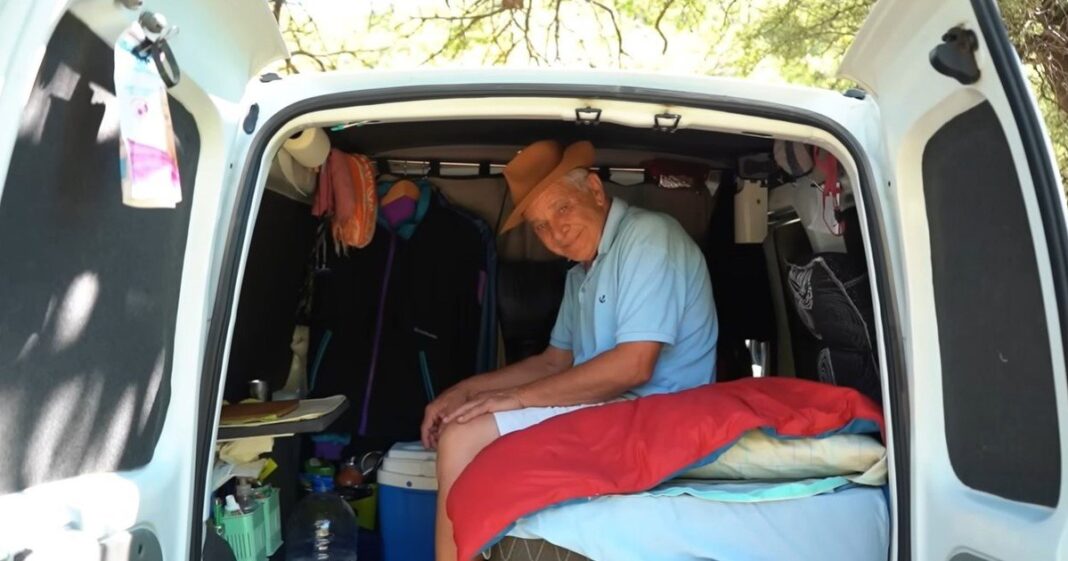Camioneta Renault Kangoo adaptada como casa rodante