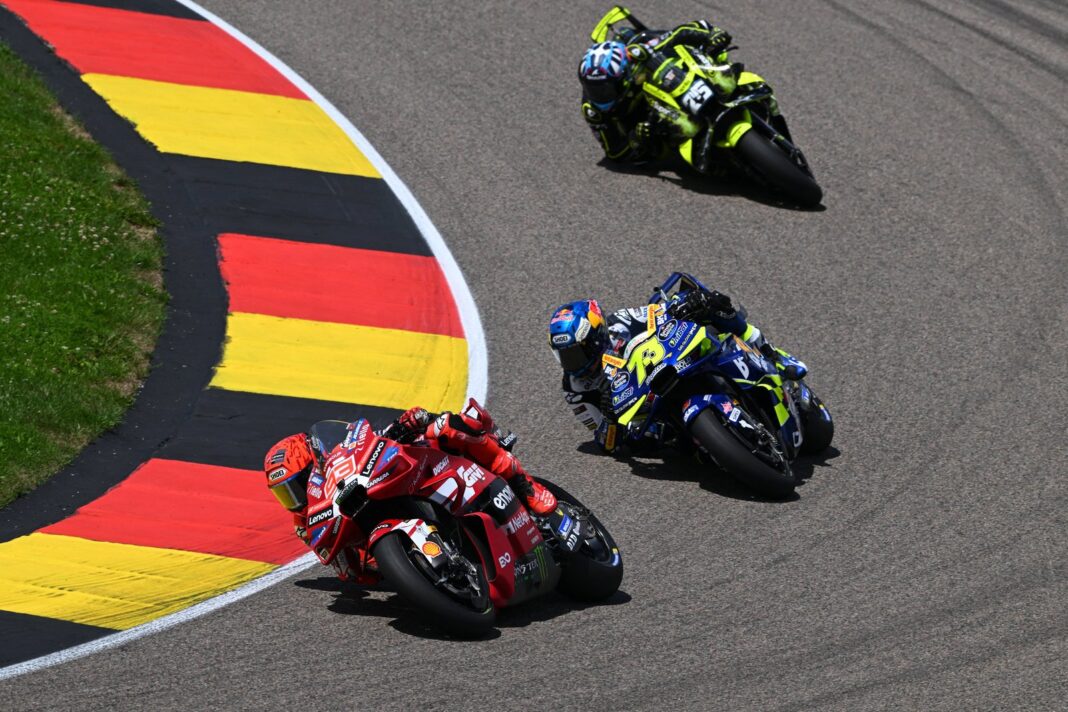 Circuito de Silverstone durante una carrera de MotoGP