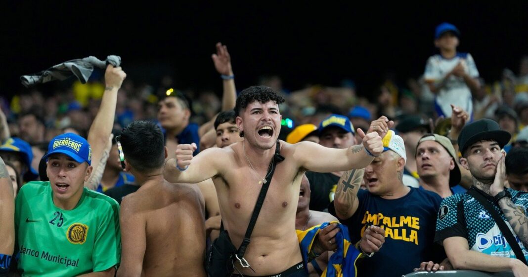 Hinchas de Rosario Central enfrentados con la Policía Militar en el Neo Química Arena