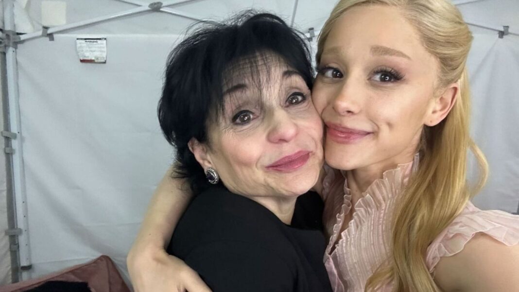 Ariana Grande en el videoclip de Petal