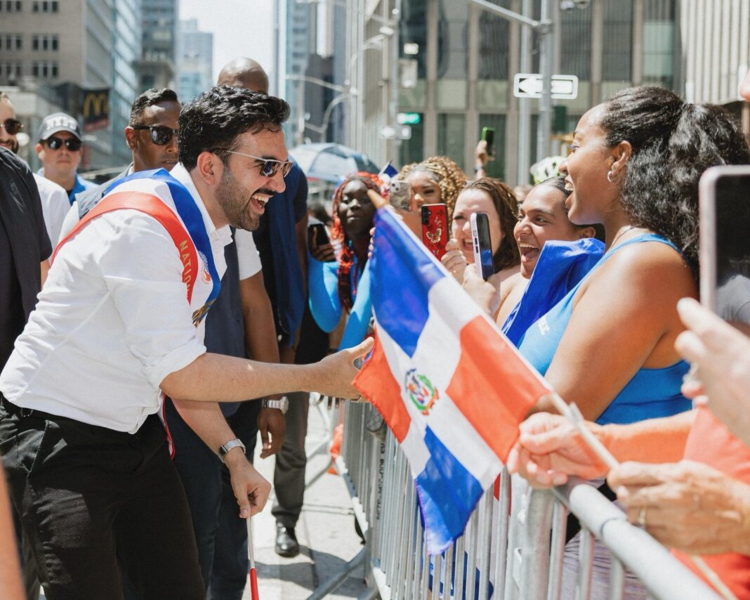 Zohran Mamdani durante la Recepción de la Herencia Dominicana en Gracie Mansion