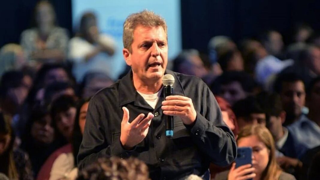 Sergio Massa en la presentación del libro de Diego Giuliano en Rosario