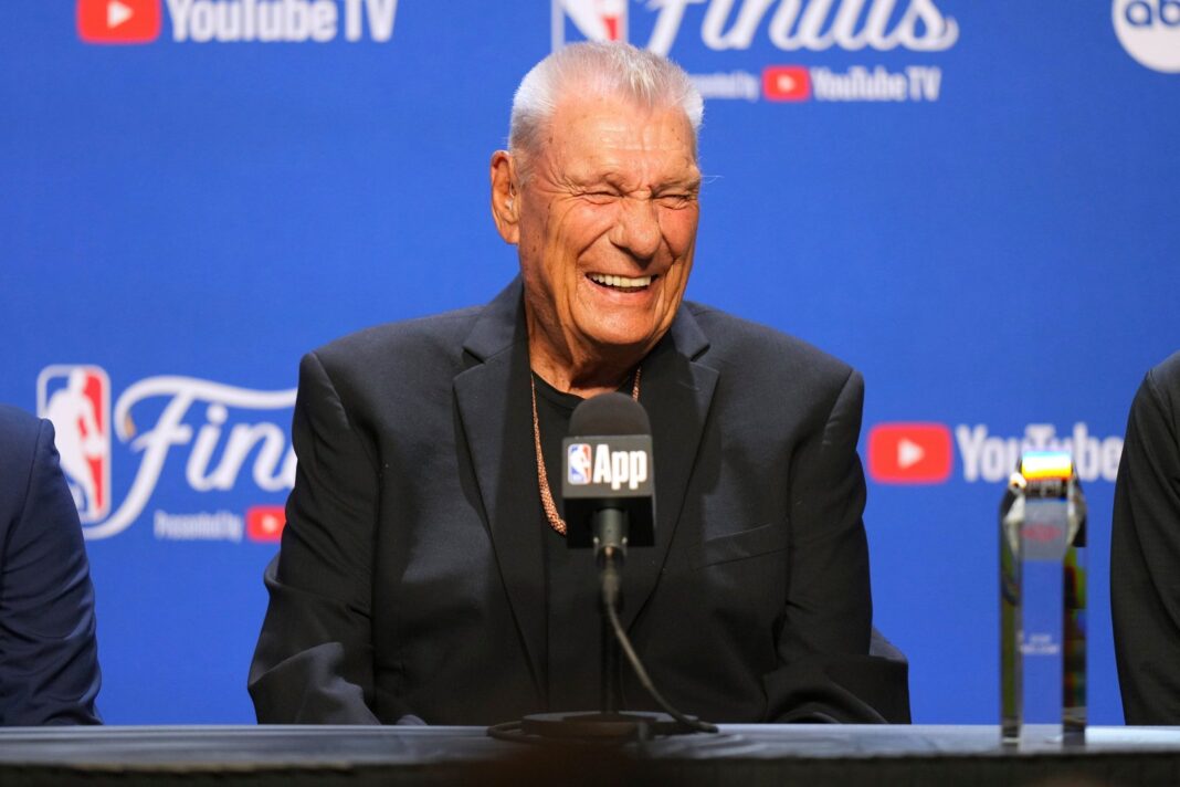 Don Nelson en un partido de la NBA