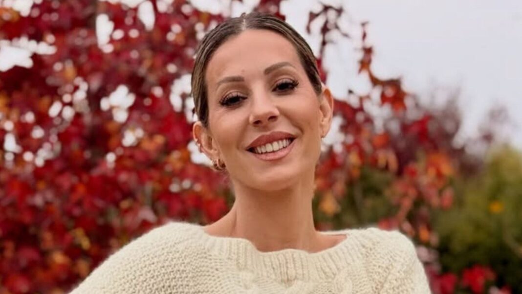 Noelia Marzol mostrando el antes y el después de su tratamiento facial