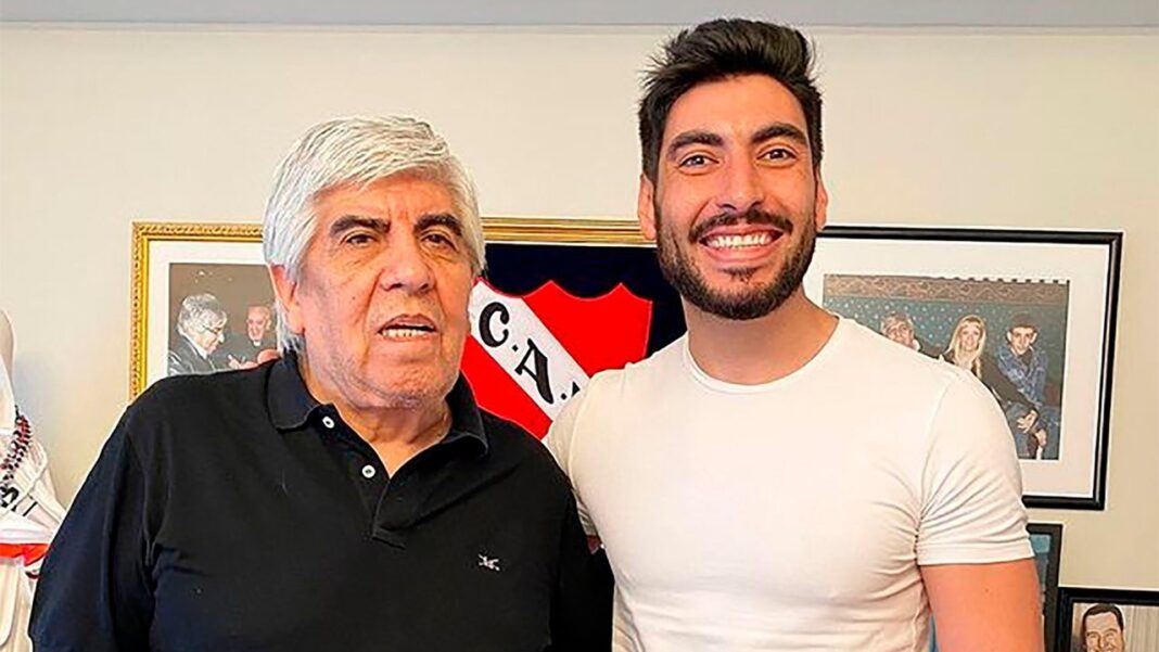 Facundo Moyano junto con su papá, Hugo. Foto: Agencia NA (redes)