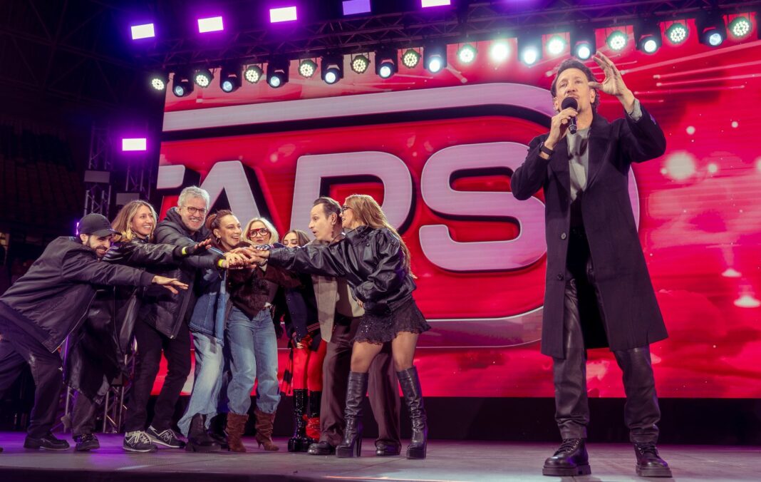 Nico Vázquez conduciendo Popstars en Telefe