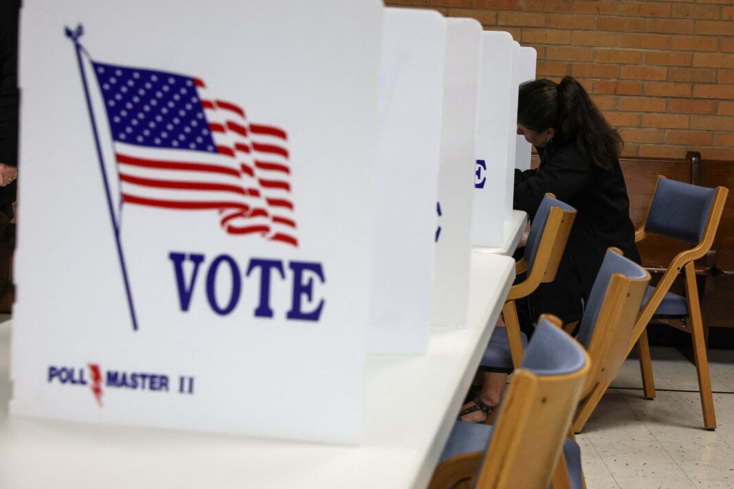 Boleta electoral de Alaska con nombres de candidatos