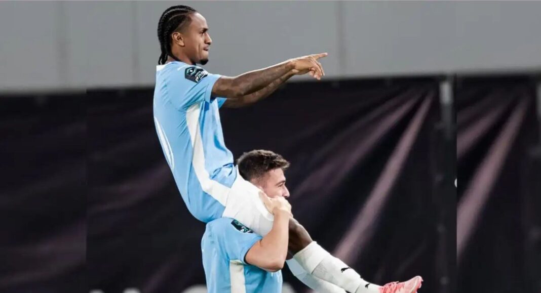 Yordy Reyna durante el partido entre Zenit y Rodina Moscú