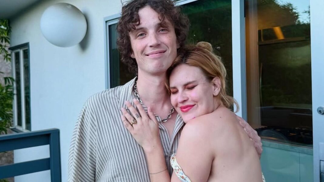 Tallulah Willis y Justin Acee en su boda en Sun Valley, Idaho
