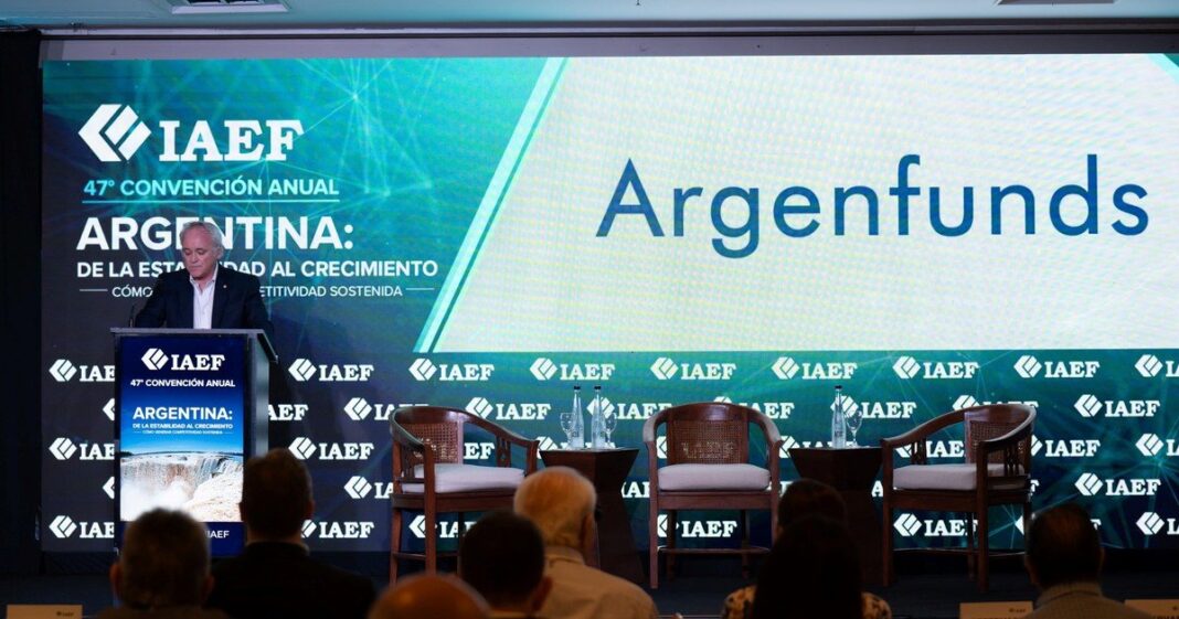 Panel de la 47° Convención Anual del IAEF con funcionarios y empresarios