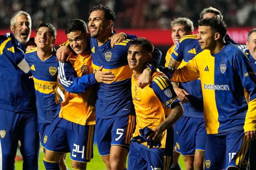 Jugadores de Boca, Vasco da Gama, Atlético Mineiro y Montevideo City Torque celebrando la clasificación a semifinales de la Copa Sudamericana 2026