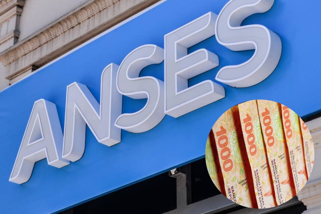 Personas consultando el cronograma de pagos de Anses en una oficina