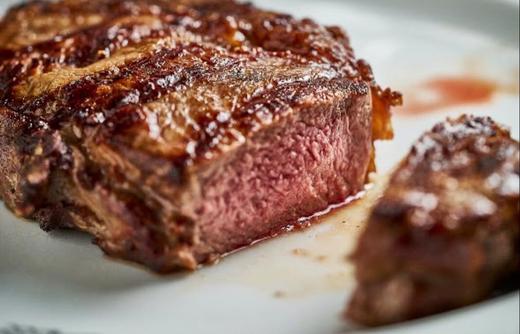 Carne vacuna argentina en cámara frigorífica lista para exportación