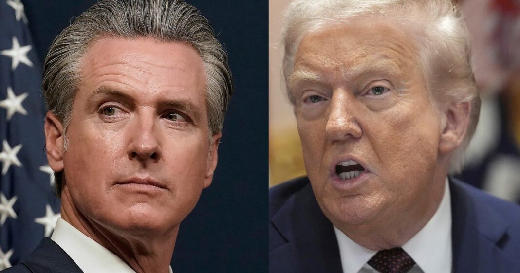 Gobernador de California Gavin Newsom durante el anuncio de la firma de leyes electorales