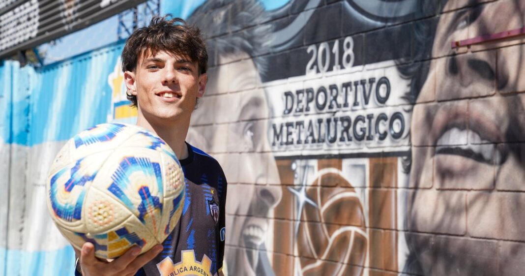 Jerónimo Higuaín, delantero de Deportivo Metalúrgico, celebrando un gol en el Promocional Amateur