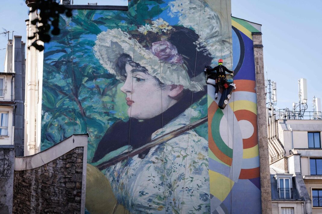 Reproducción de gran tamaño de la pintura 'Jeanne' de Édouard Manet instalada en París