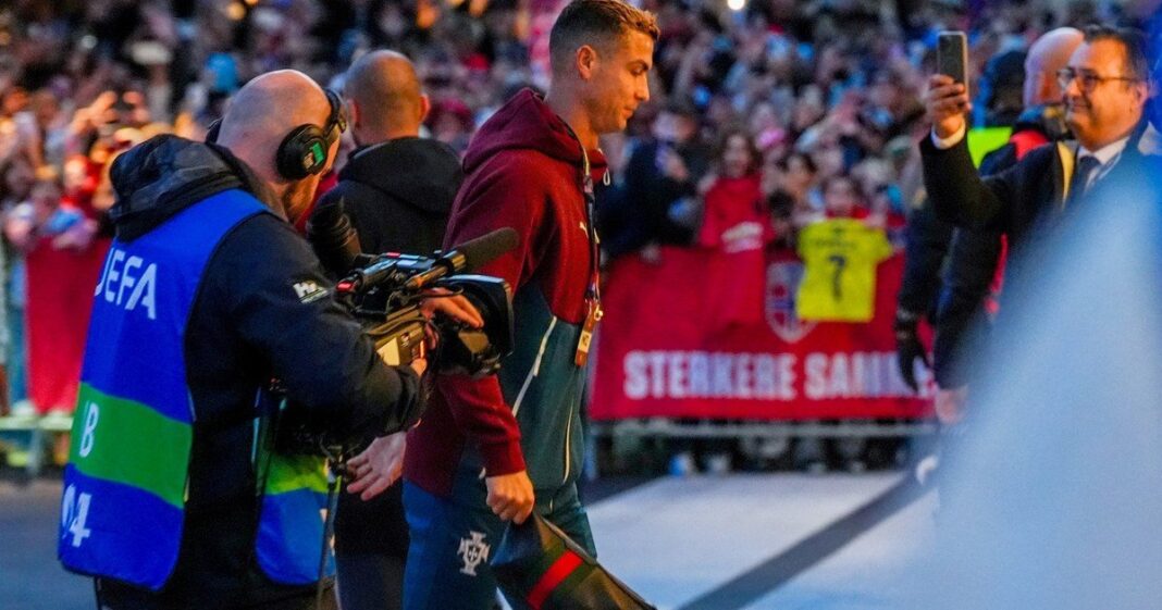 Erling Haaland y Cristiano Ronaldo durante el partido Noruega vs Portugal por la Nations League