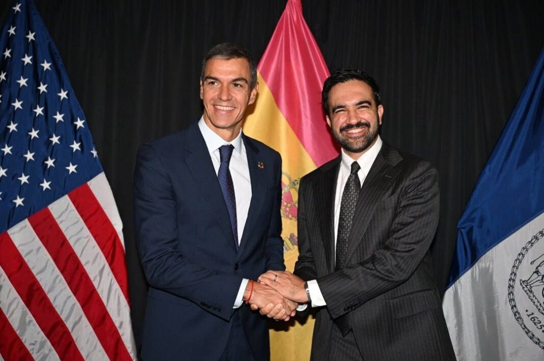 Pedro Sánchez y Zohran Mamdani durante su encuentro en Gracie Mansion, Nueva York
