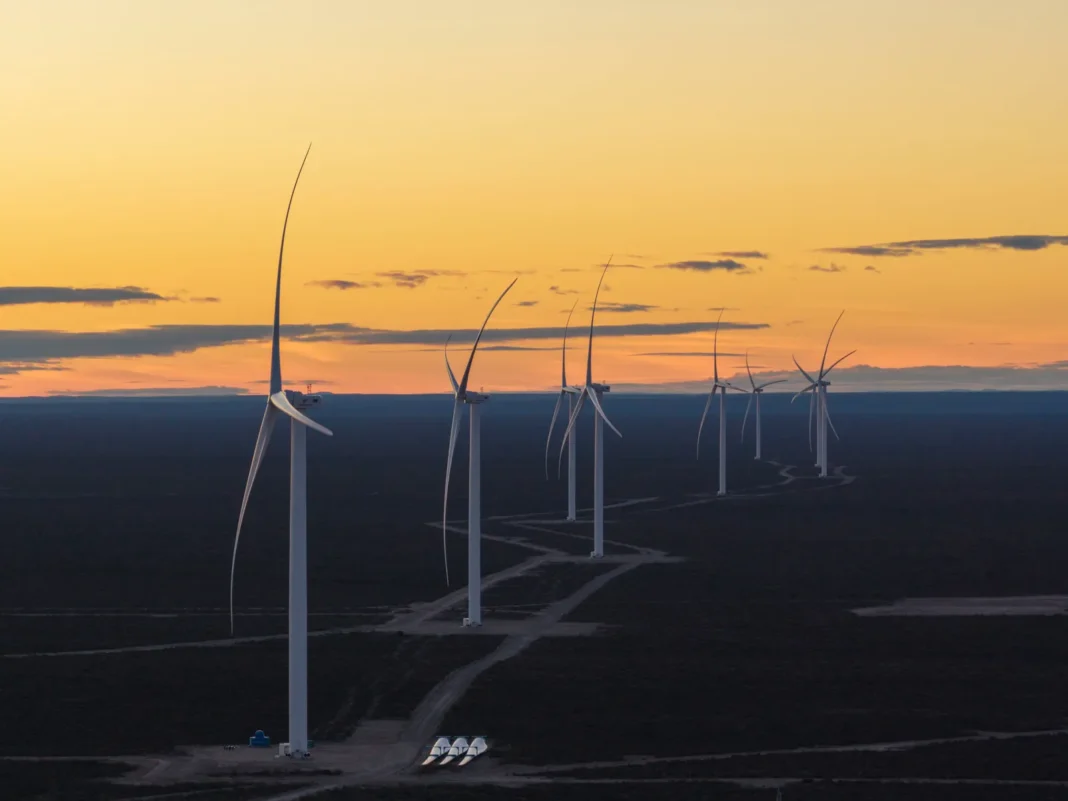 Aerogeneradores del parque eólico de Aluar en Chubut