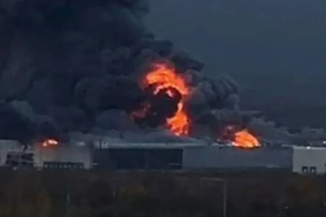 Incendio en instalaciones petroleras de San Petersburgo tras ataque