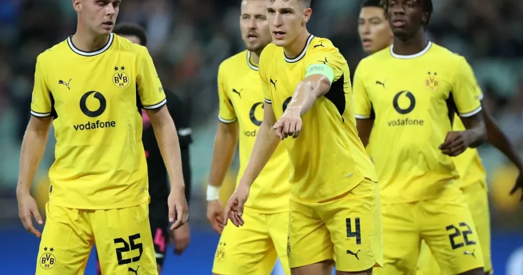 Jugadores del Borussia Dortmund en el estadio de Bakú
