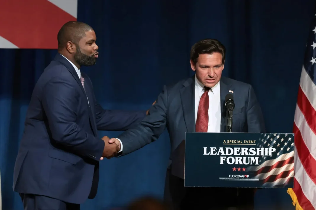 Byron Donalds, candidato republicano a gobernador de Florida, durante un acto de campaña