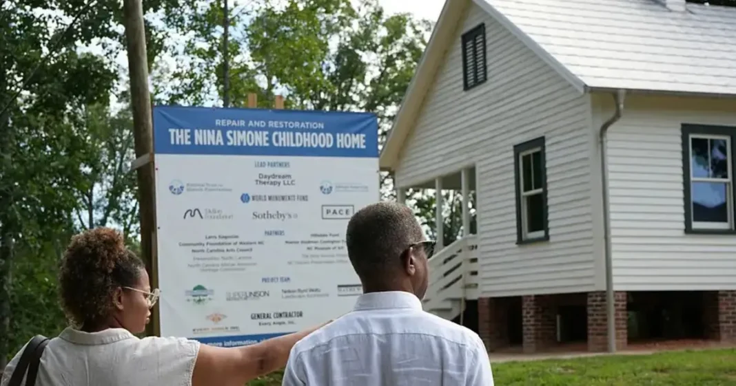 Fachada de la casa natal de Nina Simone en Tryon, Carolina del Norte, restaurada
