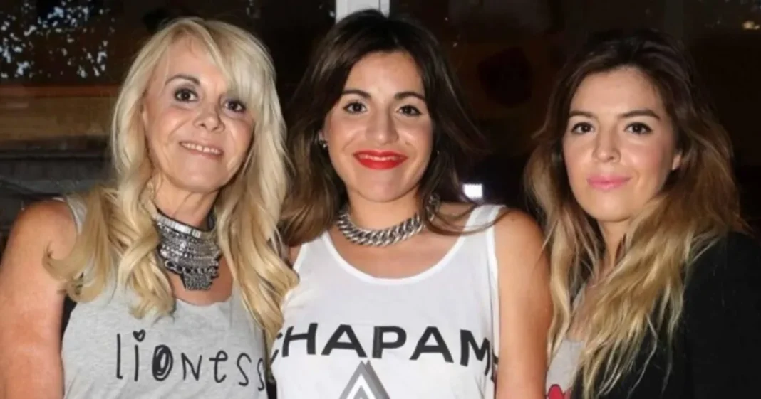 Claudia Villafañe junto a sus hijas Dalma y Gianinna Maradona