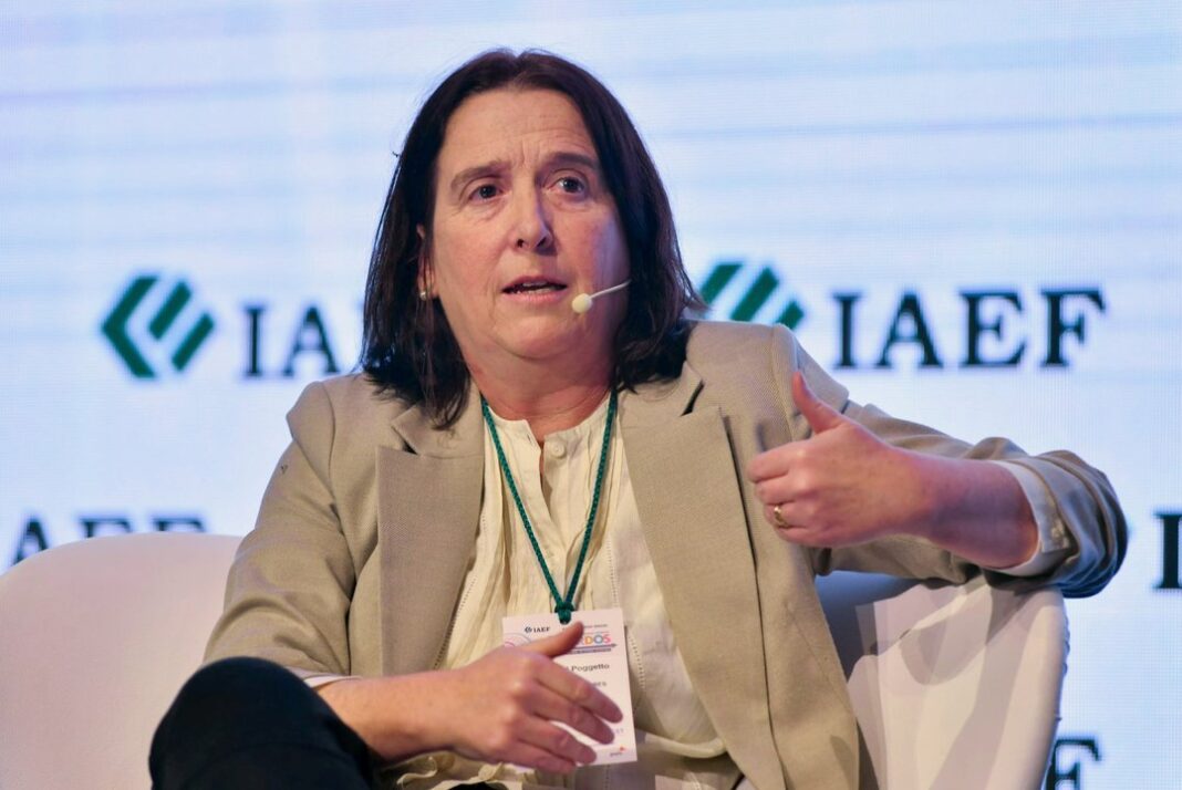 Marina Dal Poggetto, economista, durante una exposición