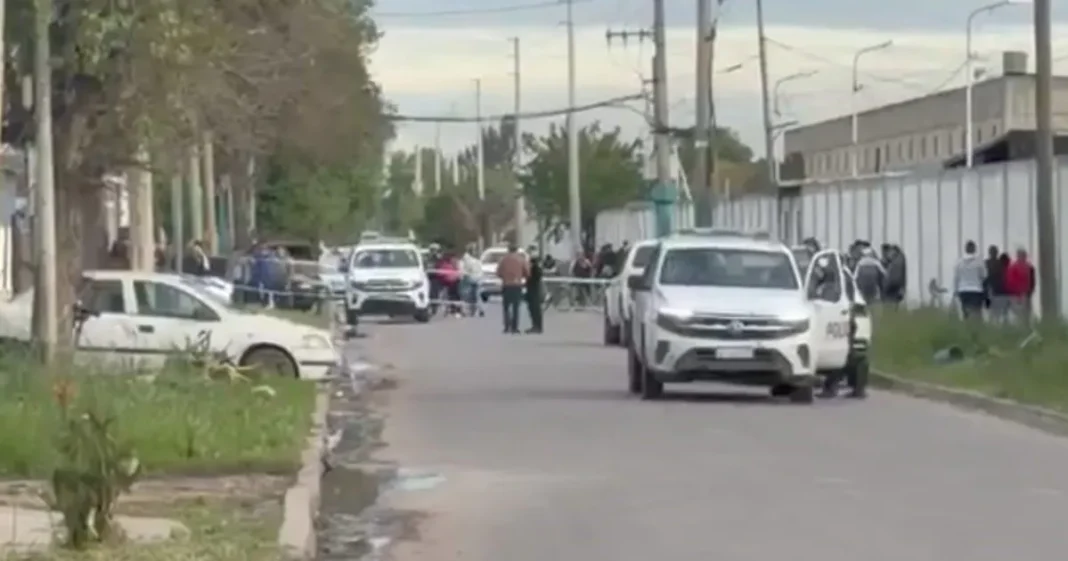 Policía en la escena del tiroteo en José C. Paz