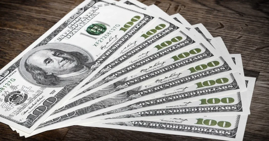 Cotización del dólar oficial y blue