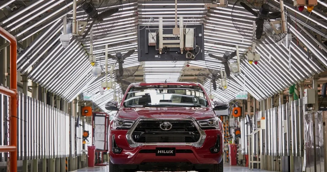 Toyota Hilux fabricada en la planta de Zárate, seleccionada como papamóvil
