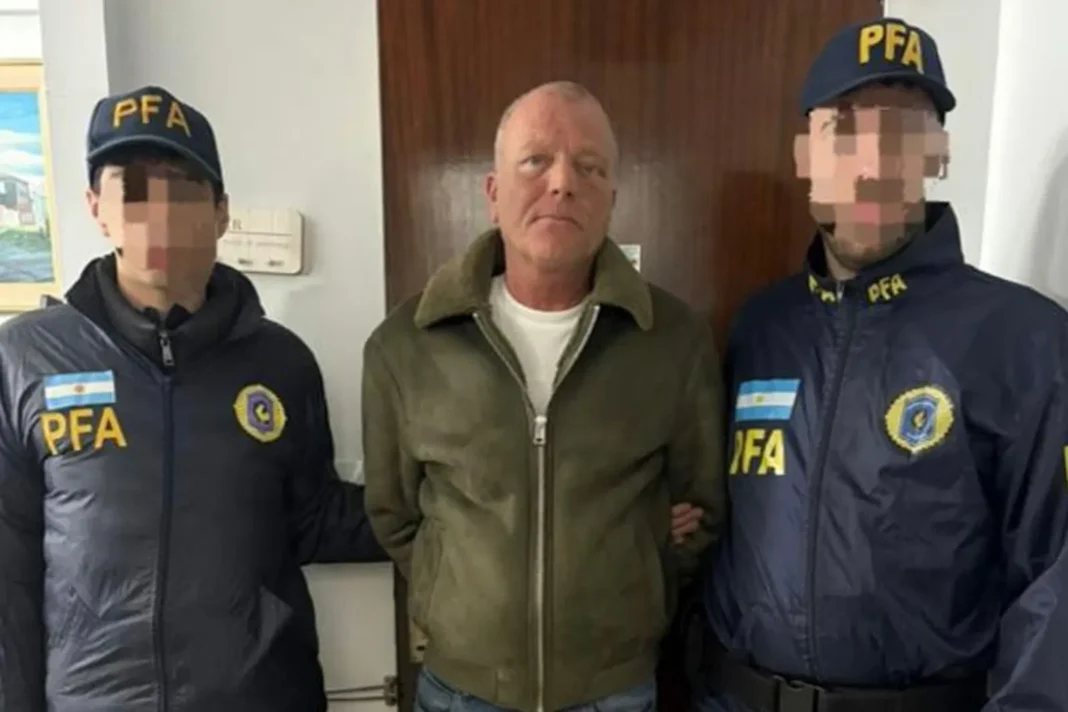 Túnel excavado por la banda para intentar robar el Banco Macro de San Isidro