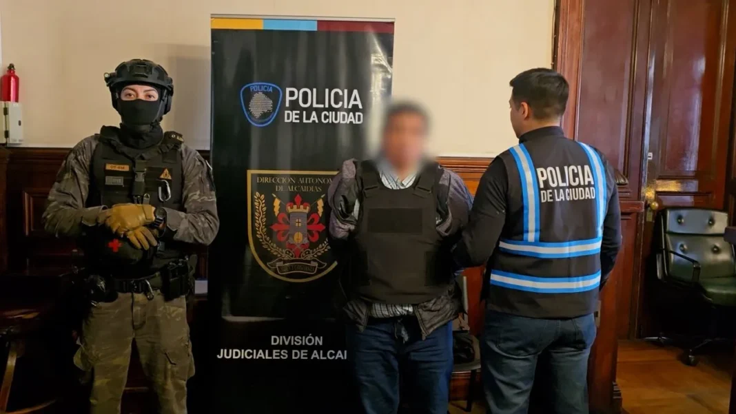 Ciudadano peruano expulsado del país tras ser detenido por robo