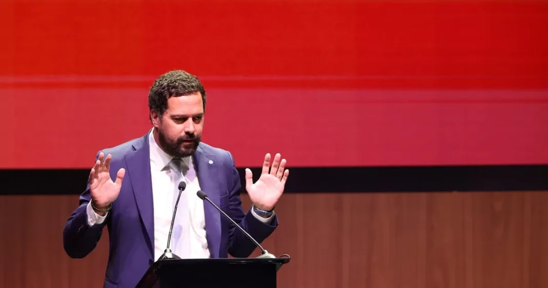 Reunión en la secretaría de Industria, Comercio y de la Pequeña y Mediana Empresa para firmar el acuerdo contra el contrabando