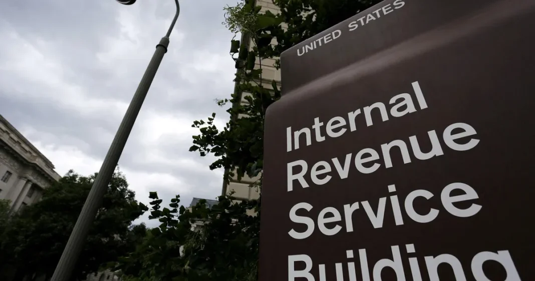 Documento del Servicio de Impuestos Internos de Estados Unidos (IRS) sobre embargo de bienes